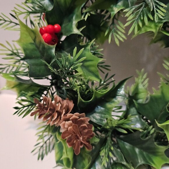 Vtg 10" MCM Plastic Christmas Pillar Candle Ring Wreath Holly Berries Pine Cones - Picture 7 of 9